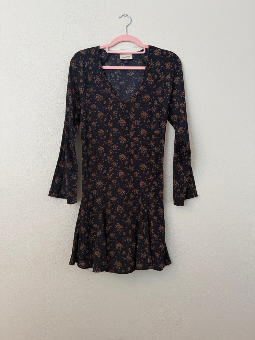 Universal Thread Black Floral Long Sleeve V-Neck Dress